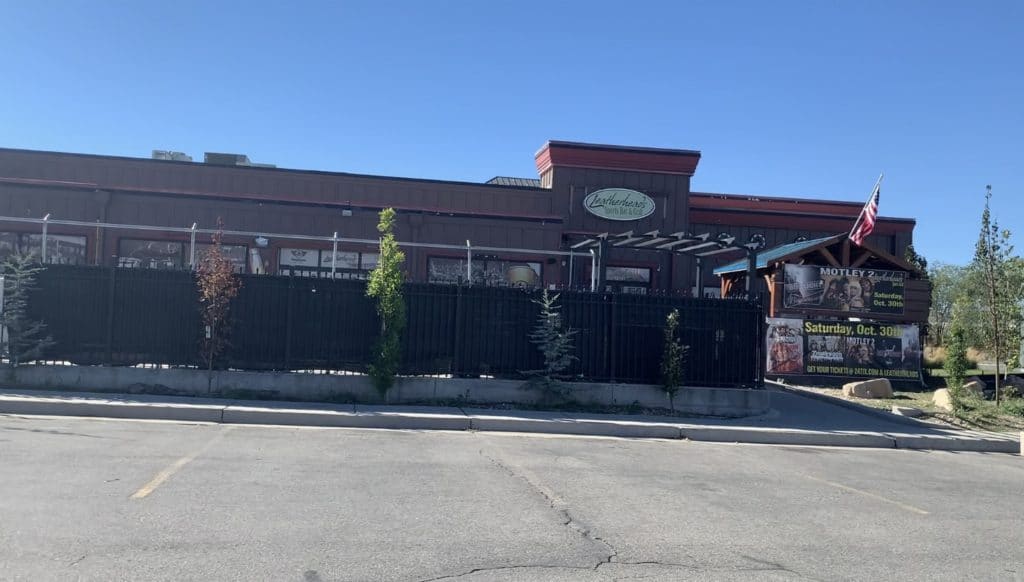 to show what the exterior of leatherheads sports bar and grill in draper utah front entrance